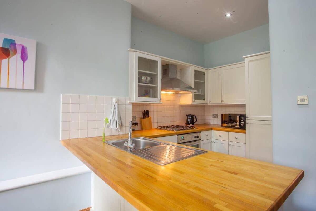 Modern, Light-Filled And Sleek West End Apartment Glasgow Exterior photo